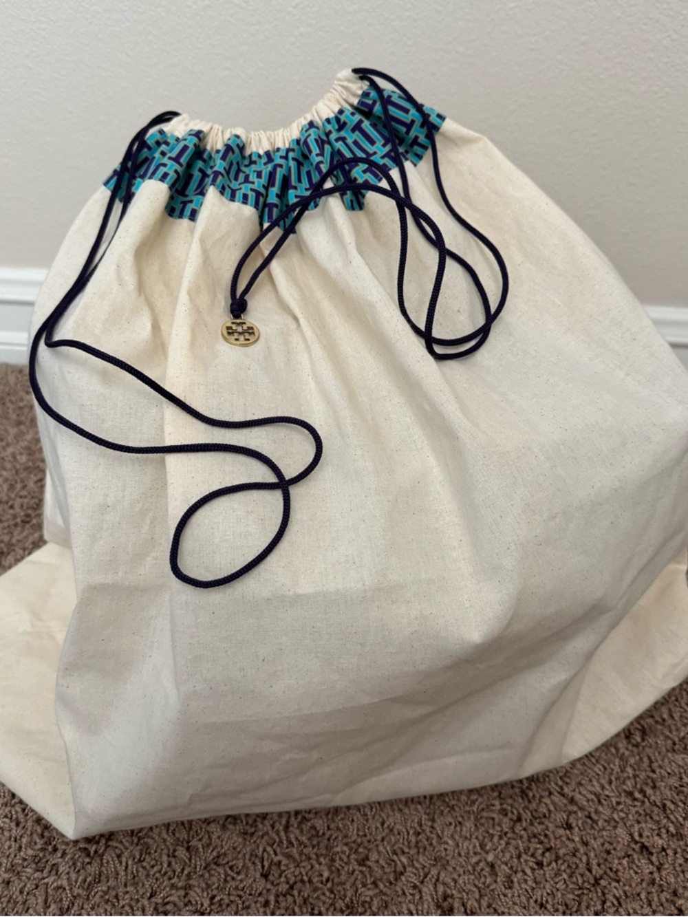 Tory Burch McGraw Dragonfly Drawstring Bucket Bag - Picture 9 of 9